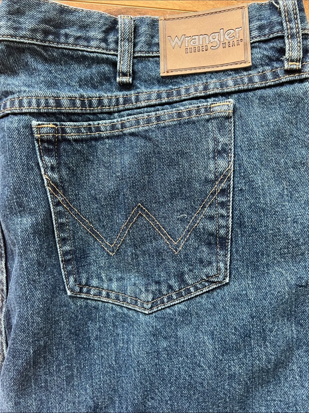 Wrangler Rugged Wear Jeans Mens 46x34 Relaxed Fit Straight Leg Blue Denim